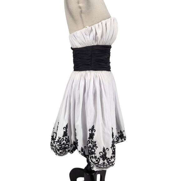 May Queen Y2K Strapless Mini Dress Ruched Waist Bubble Hem Embroidered - Picture 5 of 7